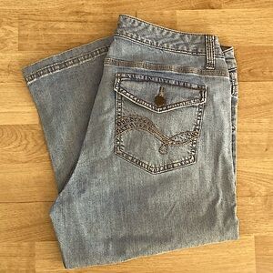 Lee Slender Secret Capri Light Wash Size 12 Petite